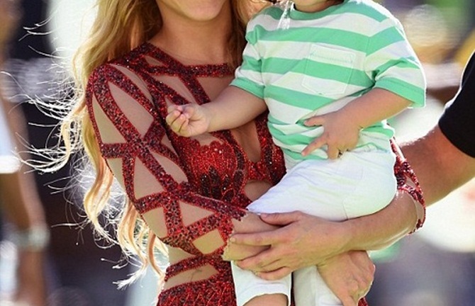 Shakira bốc lửa trong Lễ bế mạc World Cup 2014